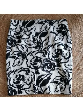 Melanie Lyn Black/White Artsy Floral Linen Blend Careerwear Midi Skirt. Size 12